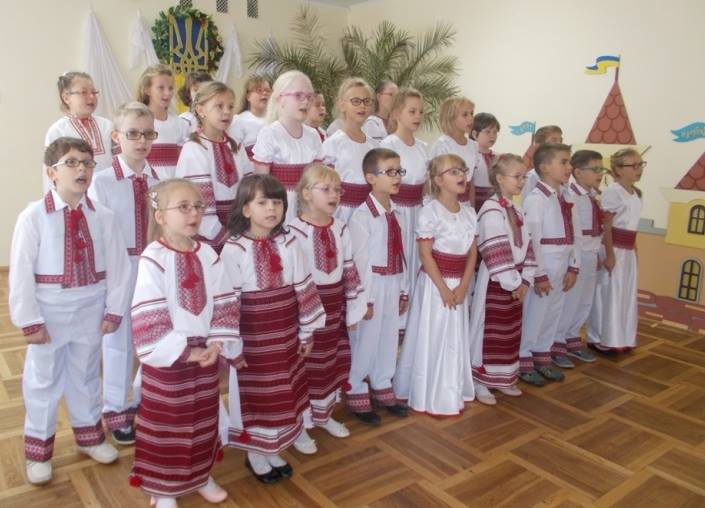 Сценічні вишиті костюми Левеня м. Львів