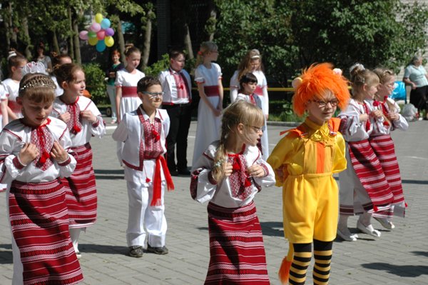 Сценічні вишиті костюми Левеня м. Львів